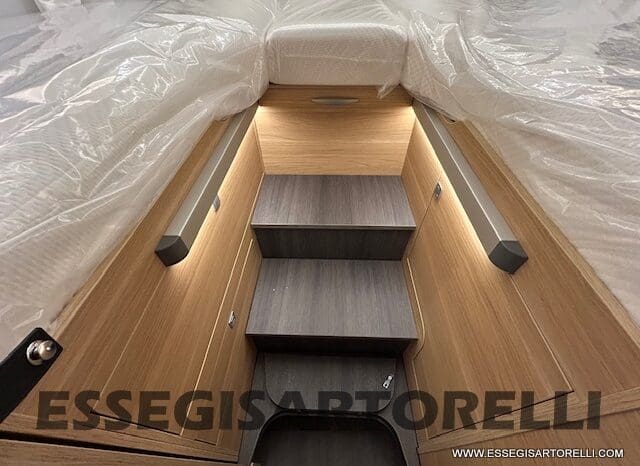 ADRIA SONIC PLUS 700 DL GARAGE 140 cv letti gemelli GAMMA 2025 FACE TO FACE AUTOMATICO pieno