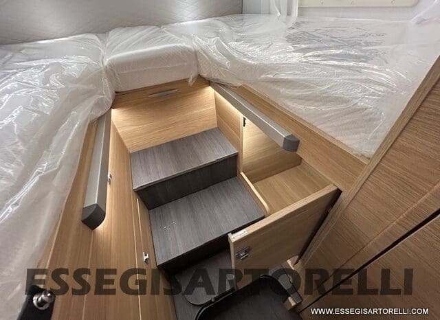 ADRIA SONIC PLUS 700 DL GARAGE 140 cv letti gemelli GAMMA 2025 FACE TO FACE AUTOMATICO pieno