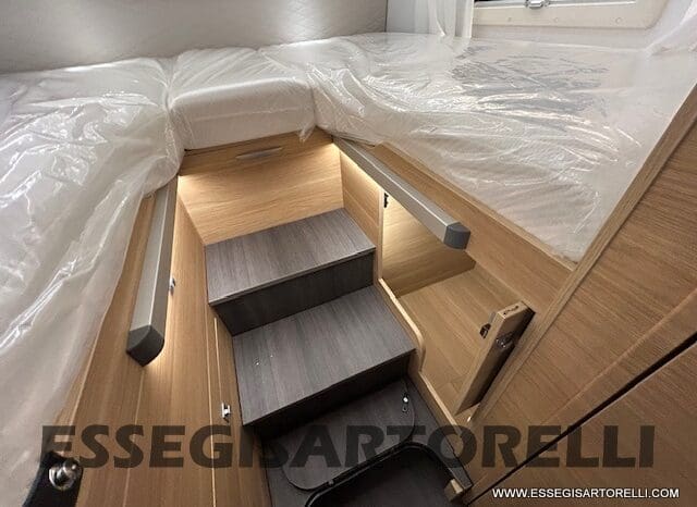 ADRIA SONIC PLUS 700 DL GARAGE 140 cv letti gemelli GAMMA 2025 FACE TO FACE AUTOMATICO pieno