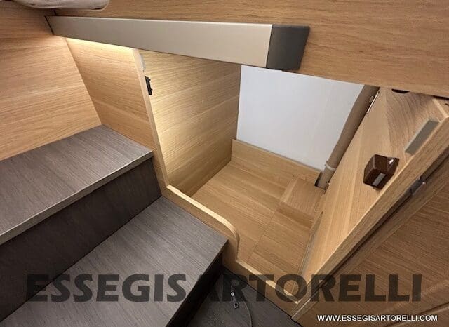 ADRIA SONIC PLUS 700 DL GARAGE 140 cv letti gemelli GAMMA 2025 FACE TO FACE AUTOMATICO pieno
