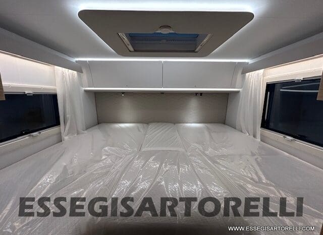 ADRIA SONIC PLUS 700 DL GARAGE 140 cv letti gemelli GAMMA 2025 FACE TO FACE AUTOMATICO pieno