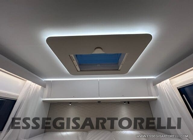 ADRIA SONIC PLUS 700 DL GARAGE 140 cv letti gemelli GAMMA 2025 FACE TO FACE AUTOMATICO pieno