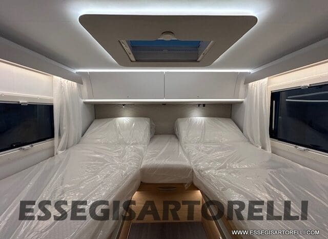ADRIA SONIC PLUS 700 DL GARAGE 140 cv letti gemelli GAMMA 2025 FACE TO FACE AUTOMATICO pieno