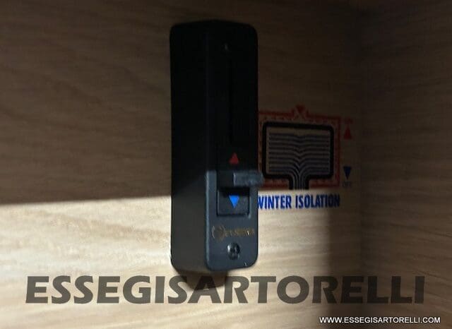 ADRIA SONIC PLUS 700 DL GARAGE 140 cv letti gemelli GAMMA 2025 FACE TO FACE AUTOMATICO pieno