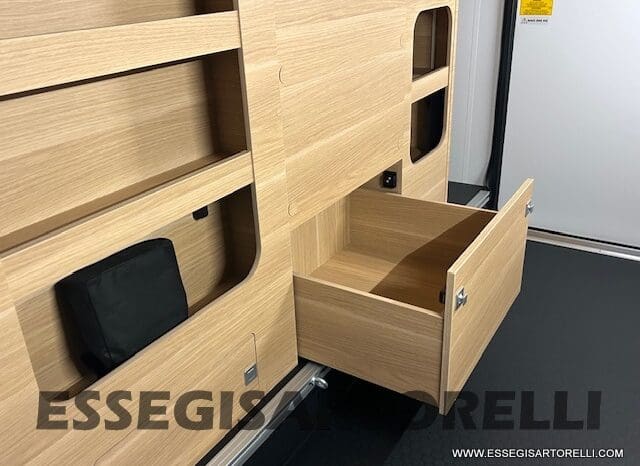 ADRIA SONIC PLUS 700 DL GARAGE 140 cv letti gemelli GAMMA 2025 FACE TO FACE AUTOMATICO pieno