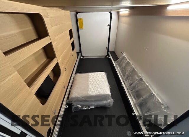 ADRIA SONIC PLUS 700 DL GARAGE 140 cv letti gemelli GAMMA 2025 FACE TO FACE AUTOMATICO pieno