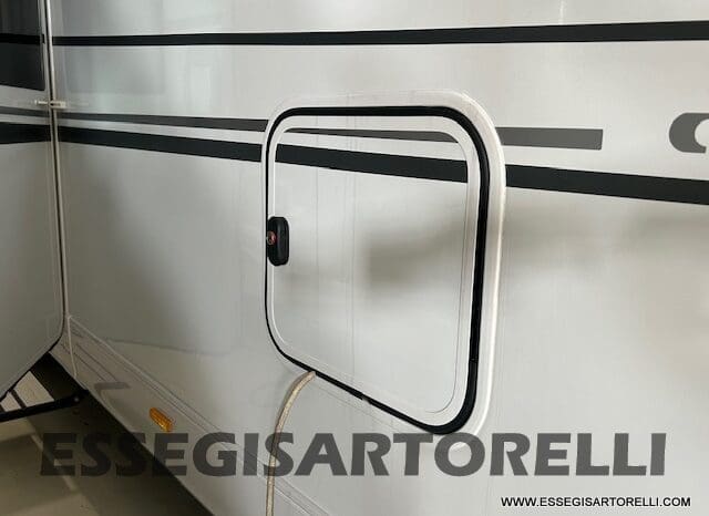 ADRIA SONIC PLUS 700 DL GARAGE 140 cv letti gemelli GAMMA 2025 FACE TO FACE AUTOMATICO pieno