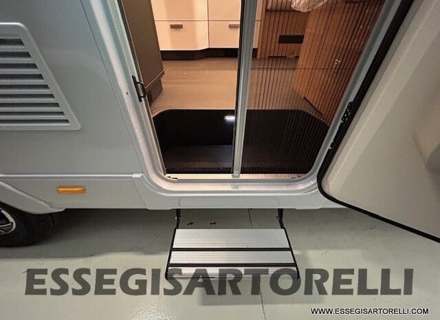 ADRIA SONIC PLUS 700 DL GARAGE 140 cv letti gemelli GAMMA 2025 FACE TO FACE AUTOMATICO pieno
