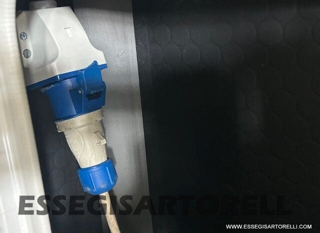 ADRIA SONIC PLUS 700 DL GARAGE 140 cv letti gemelli GAMMA 2025 FACE TO FACE AUTOMATICO pieno