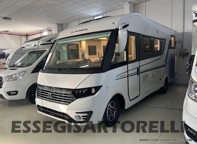 ADRIA SONIC PLUS 700 DL GARAGE 140 cv letti gemelli GAMMA 2025 FACE TO FACE AUTOMATICO pieno