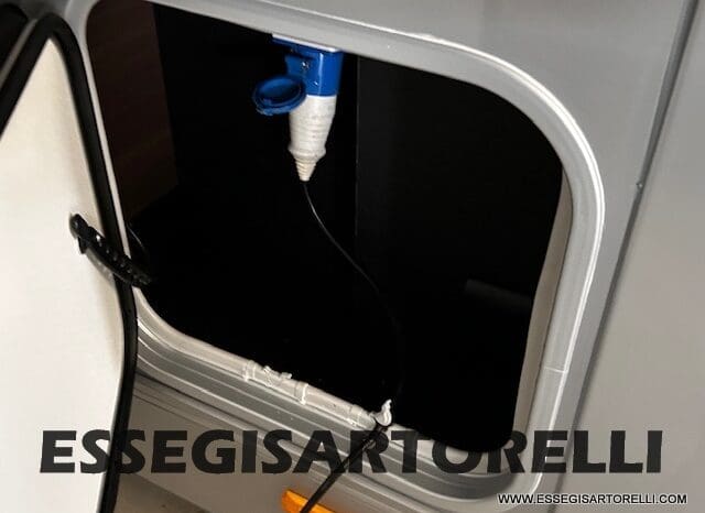 ADRIA MATRIX SUPREME EDITION M 670 DC LETTO NAUTICO E BASCULANTE pieno