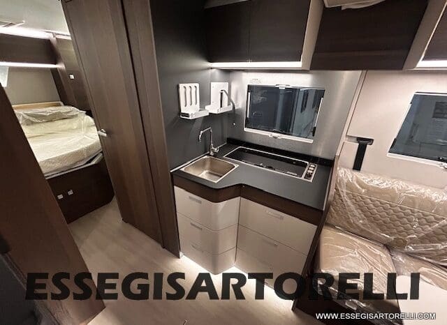 ADRIA MATRIX SUPREME EDITION M 670 DC LETTO NAUTICO E BASCULANTE pieno