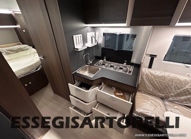 ADRIA MATRIX SUPREME EDITION M 670 DC LETTO NAUTICO E BASCULANTE pieno