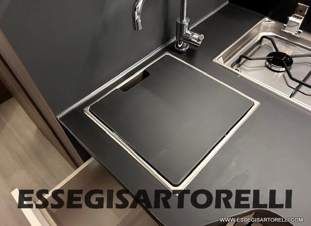 ADRIA MATRIX SUPREME EDITION M 670 DC LETTO NAUTICO E BASCULANTE pieno