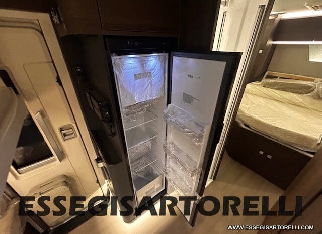 ADRIA MATRIX SUPREME EDITION M 670 DC LETTO NAUTICO E BASCULANTE pieno