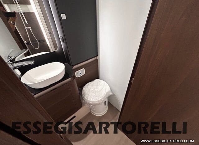 ADRIA MATRIX SUPREME EDITION M 670 DC LETTO NAUTICO E BASCULANTE pieno