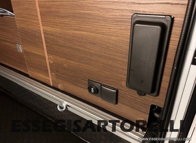 ADRIA MATRIX SUPREME EDITION M 670 DC LETTO NAUTICO E BASCULANTE pieno