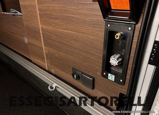 ADRIA MATRIX SUPREME EDITION M 670 DC LETTO NAUTICO E BASCULANTE pieno