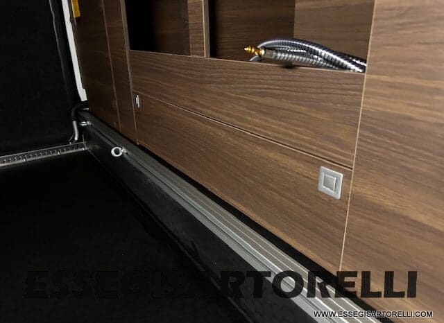 ADRIA MATRIX SUPREME EDITION M 670 DC LETTO NAUTICO E BASCULANTE pieno