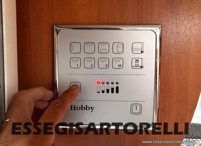 HOBBY EXCELLENT 455 UF CLIMA E MOVER CARAVAN 4 POSTI 2012 1.250 KG pieno