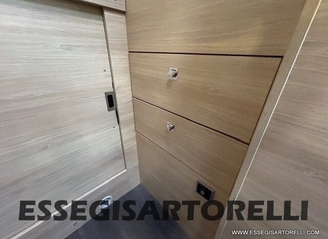 CHAUSSON TITANIUM 644 AUTOMATICO SEMINTEGRALE BASCULANTE E GARAGE 5P 12/2020 pieno