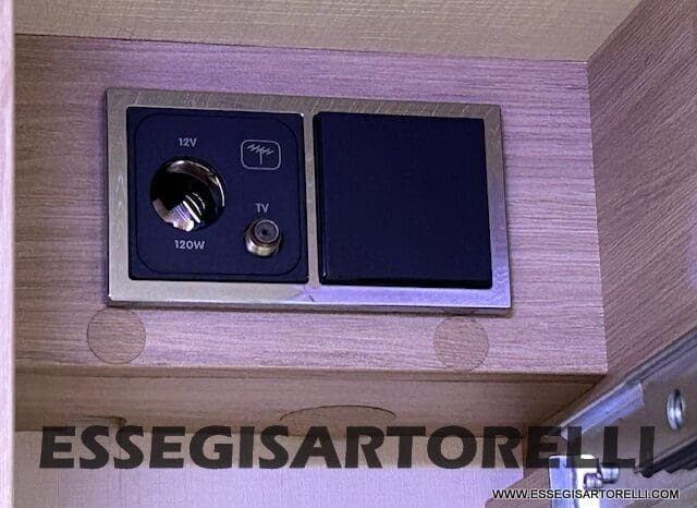CHAUSSON TITANIUM 644 AUTOMATICO SEMINTEGRALE BASCULANTE E GARAGE 5P 12/2020 pieno