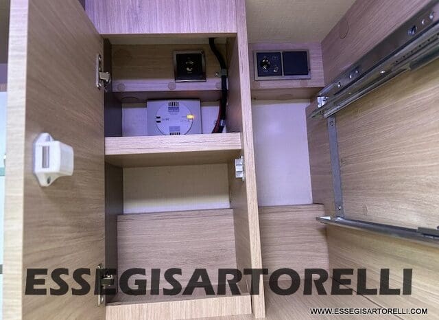 CHAUSSON TITANIUM 644 AUTOMATICO SEMINTEGRALE BASCULANTE E GARAGE 5P 12/2020 pieno