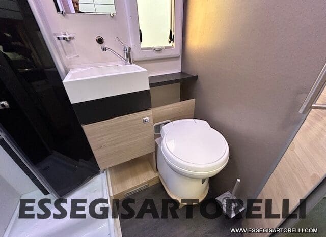 CHAUSSON TITANIUM 644 AUTOMATICO SEMINTEGRALE BASCULANTE E GARAGE 5P 12/2020 pieno