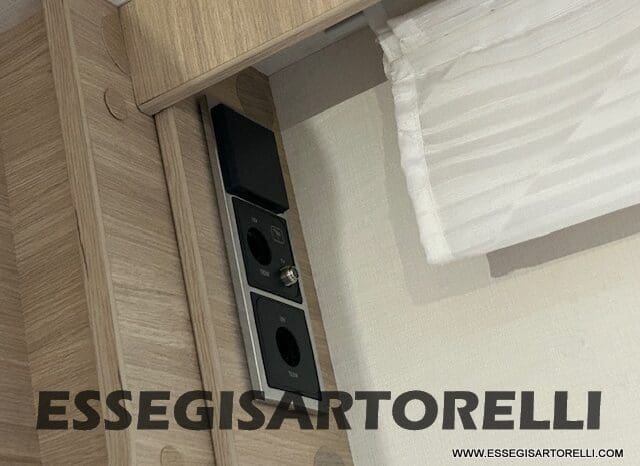 CHAUSSON TITANIUM 644 AUTOMATICO SEMINTEGRALE BASCULANTE E GARAGE 5P 12/2020 pieno