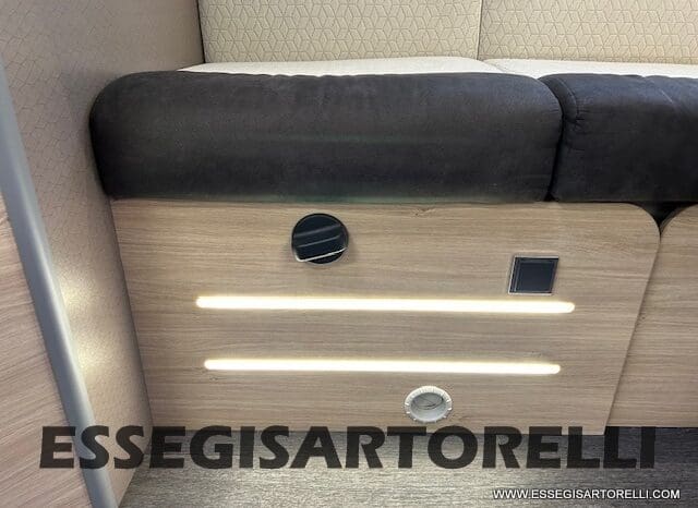 CHAUSSON TITANIUM 644 AUTOMATICO SEMINTEGRALE BASCULANTE E GARAGE 5P 12/2020 pieno
