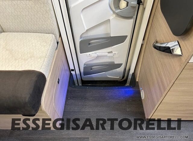 CHAUSSON TITANIUM 644 AUTOMATICO SEMINTEGRALE BASCULANTE E GARAGE 5P 12/2020 pieno