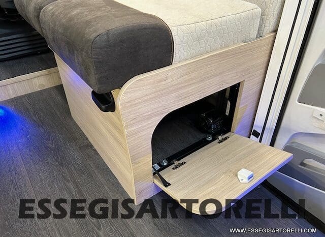 CHAUSSON TITANIUM 644 AUTOMATICO SEMINTEGRALE BASCULANTE E GARAGE 5P 12/2020 pieno