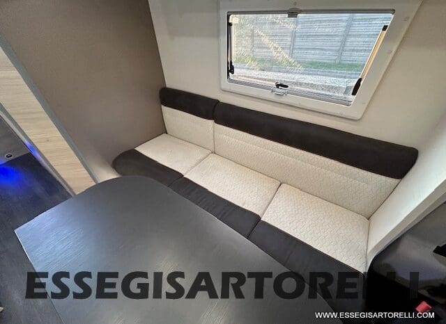 CHAUSSON TITANIUM 644 AUTOMATICO SEMINTEGRALE BASCULANTE E GARAGE 5P 12/2020 pieno