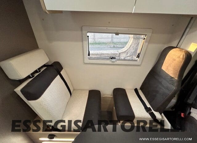CHAUSSON TITANIUM 644 AUTOMATICO SEMINTEGRALE BASCULANTE E GARAGE 5P 12/2020 pieno