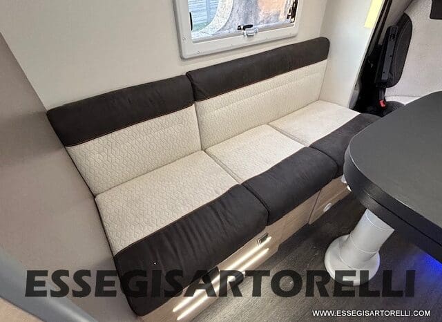 CHAUSSON TITANIUM 644 AUTOMATICO SEMINTEGRALE BASCULANTE E GARAGE 5P 12/2020 pieno