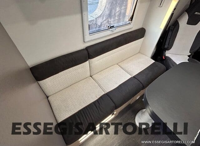 CHAUSSON TITANIUM 644 AUTOMATICO SEMINTEGRALE BASCULANTE E GARAGE 5P 12/2020 pieno