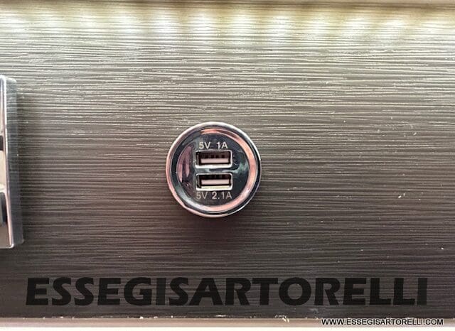 CHAUSSON TITANIUM 644 AUTOMATICO SEMINTEGRALE BASCULANTE E GARAGE 5P 12/2020 pieno