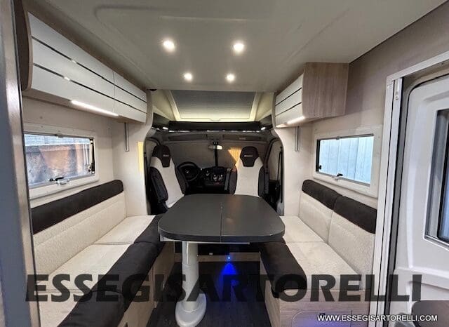 CHAUSSON TITANIUM 644 AUTOMATICO SEMINTEGRALE BASCULANTE E GARAGE 5P 12/2020 pieno