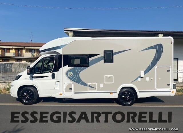 CHAUSSON TITANIUM 644 AUTOMATICO SEMINTEGRALE BASCULANTE E GARAGE 5P 12/2020 pieno