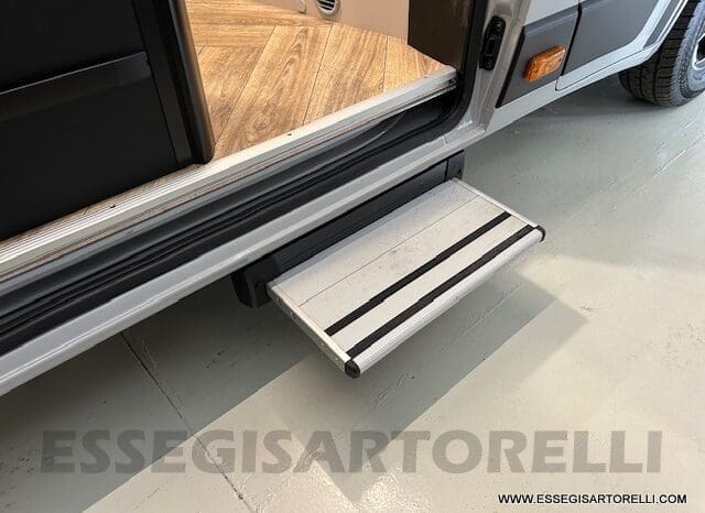 CHAUSSON SPORTLINE V 690 MY 2026 AUTOMATICO SERIE VAN 636 CM MAXI MATRIMONIALE ELETTRICO BASCULANTE pieno