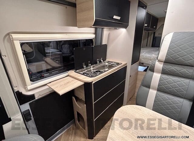 CHAUSSON SPORTLINE V 690 MY 2026 AUTOMATICO SERIE VAN 636 CM MAXI MATRIMONIALE ELETTRICO BASCULANTE pieno