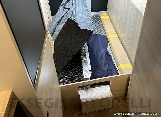 CHAUSSON SPORTLINE V 690 MY 2026 AUTOMATICO SERIE VAN 636 CM MAXI MATRIMONIALE ELETTRICO BASCULANTE pieno