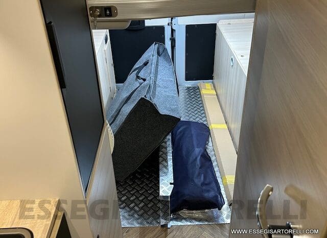 CHAUSSON SPORTLINE V 690 MY 2026 AUTOMATICO SERIE VAN 636 CM MAXI MATRIMONIALE ELETTRICO BASCULANTE pieno