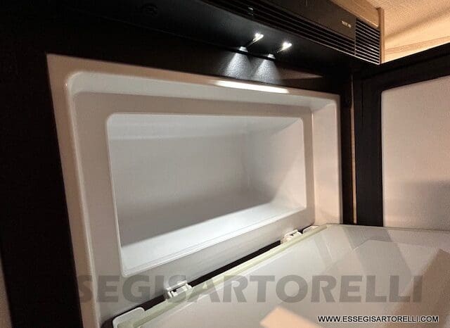 CHAUSSON SPORTLINE V 690 MY 2026 AUTOMATICO SERIE VAN 636 CM MAXI MATRIMONIALE ELETTRICO BASCULANTE pieno