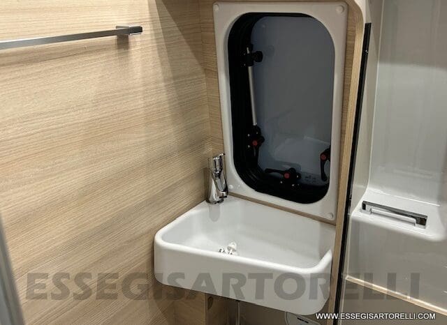 CHAUSSON SPORTLINE V 690 MY 2026 AUTOMATICO SERIE VAN 636 CM MAXI MATRIMONIALE ELETTRICO BASCULANTE pieno