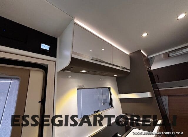 ADRIA CORAL PLUS XL A 670 DK 2018 UNIPRO 7 POSTI OMOLOGATI 150 CV LED pieno