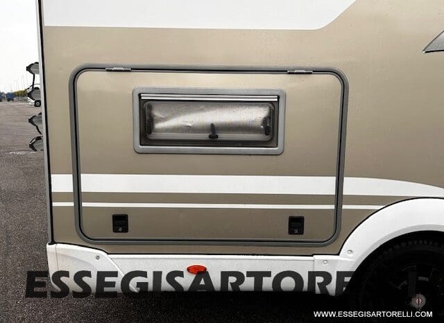 BURSTNER IXEO 666 SEMINTEGRALE BASCULANTE 2009 674 cm DOPPIO CLIMA pieno