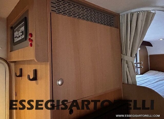 BURSTNER IXEO 666 SEMINTEGRALE BASCULANTE 2009 674 cm DOPPIO CLIMA pieno