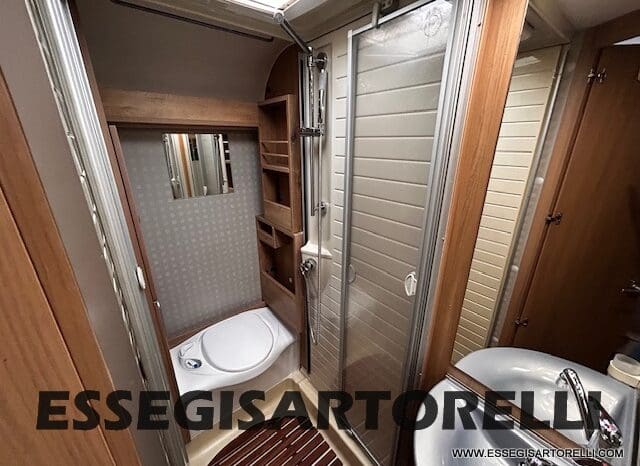 BURSTNER IXEO 666 SEMINTEGRALE BASCULANTE 2009 674 cm DOPPIO CLIMA pieno