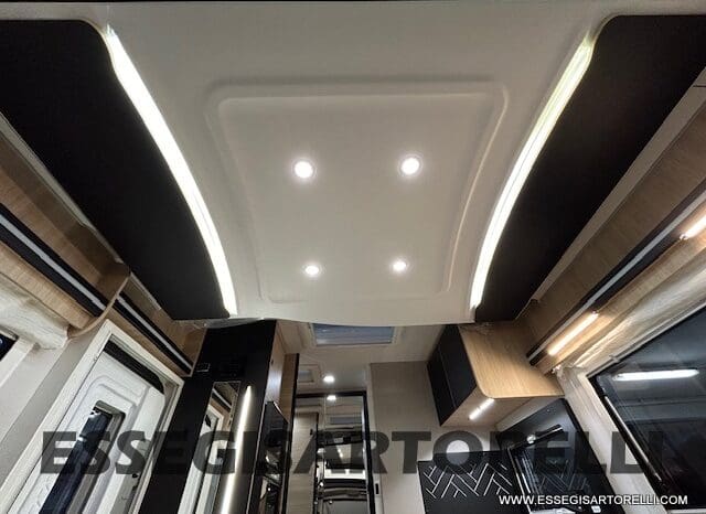 CHAUSSON ETAPE 650 GARAGE 636 CM 01/2025 KM 3.264 DOPPIO CLIMA pieno